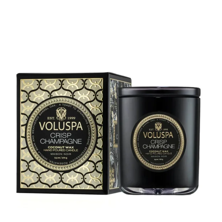 Crisp Champagne Classic Candle Redigert 4.jpg